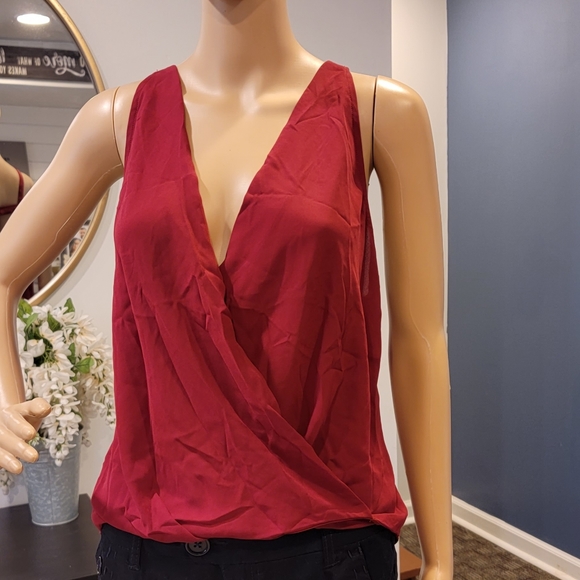 Red Top - Picture 2 of 5